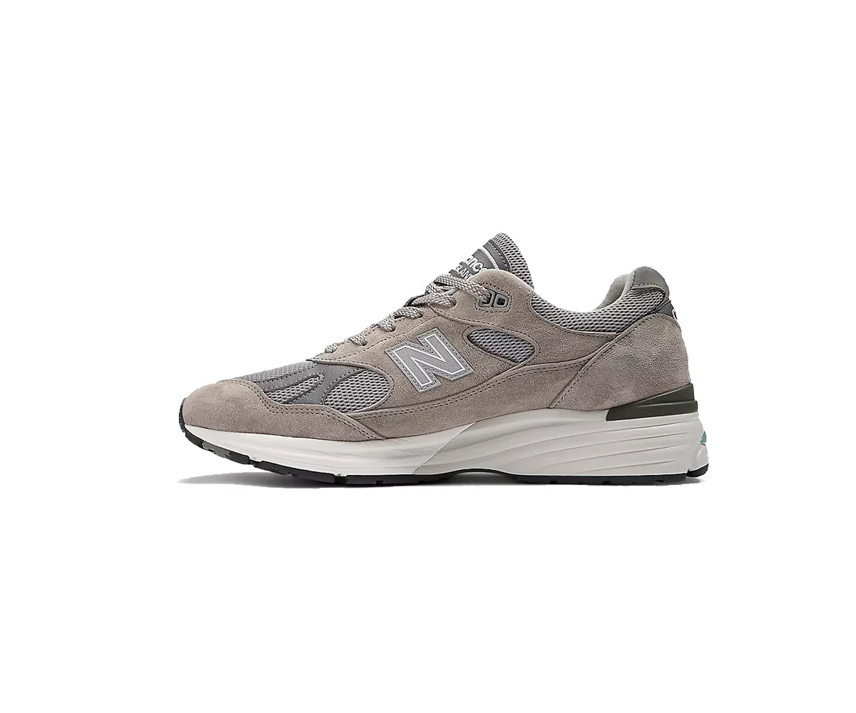 Chaussures NEW BALANCE 991v2 fabriquées au Royaume-Uni, couleur colombe, alliage et argent