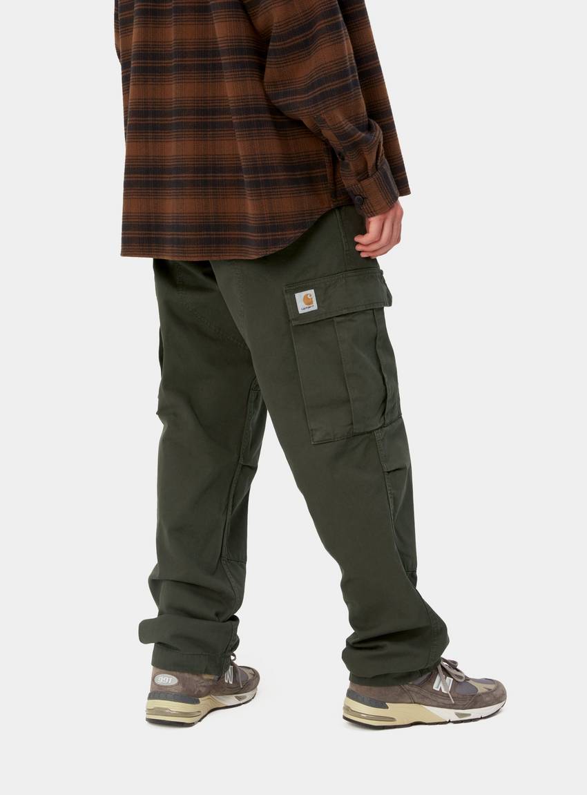 CARHARTT WIP Pantalon cargo régulier teint en pièce