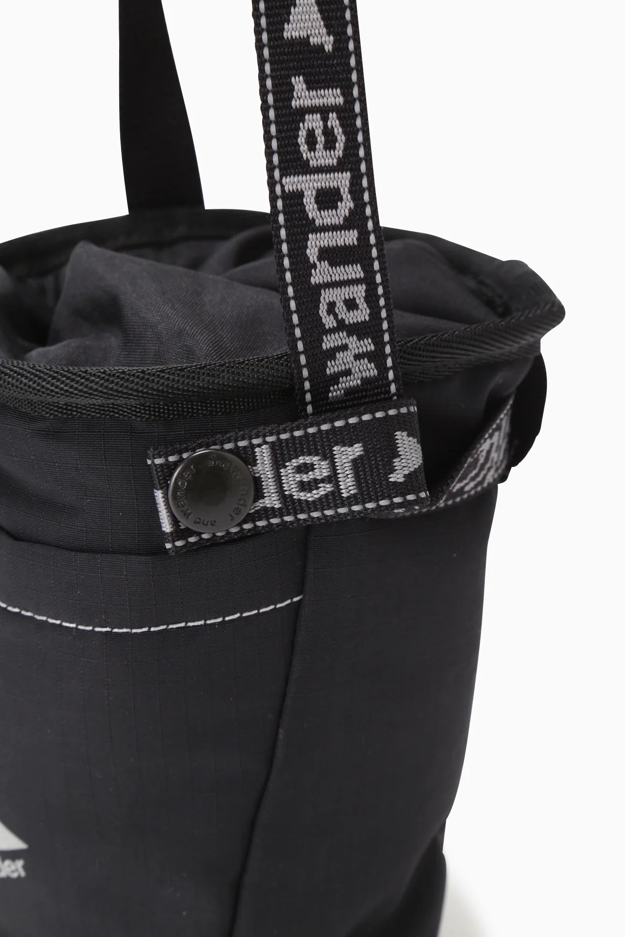 GRAMICCI X And Wander Padded Chalk Pouch Black